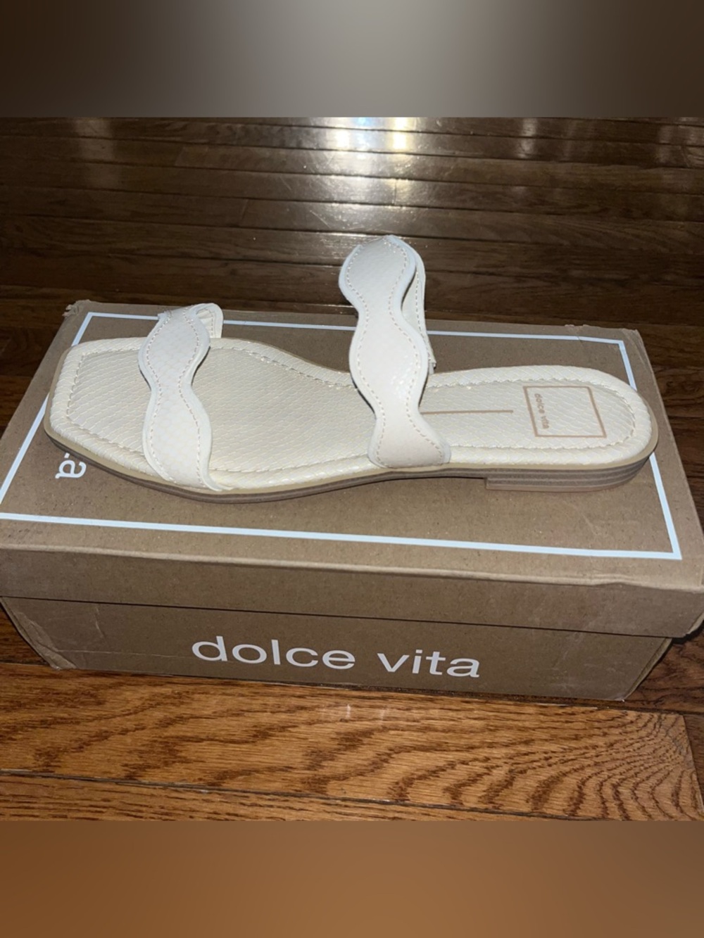 Dolce Vita Ilva Scalloped Low Slide Sandals Crème Embossed Women’s Size 11 - Picture 5 of 16